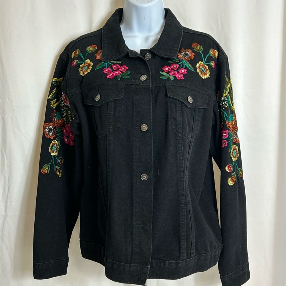 Gianni Bini Women’s Size Large Black Denim Jacket Floral Embroidered Pattern